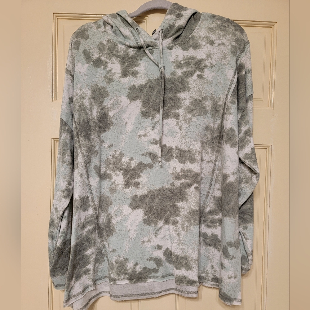 Cloudy Gray, Gree  and White Tie-Dye Hoodie 2X